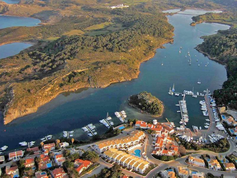 Addaia , Port 1